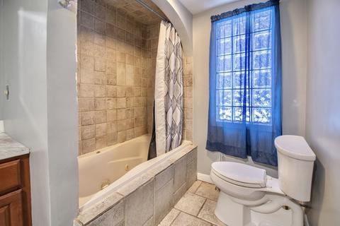 48 Eloise St, Springfield, MA 01118 photo 4
