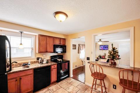 62 Pear, Springfield, MA 01109 photo 2