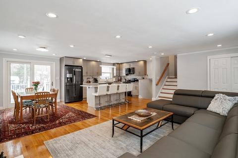 186 Robert Rd, Dedham, MA 02026 photo 2