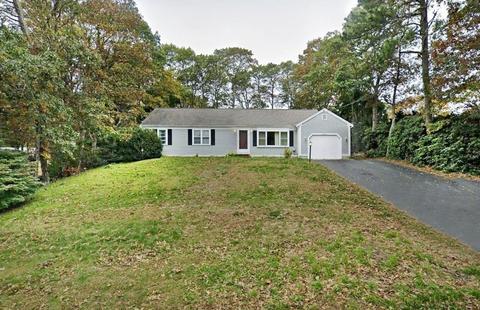 111 Nottingham Dr, Barnstable, MA 02632 photo 4
