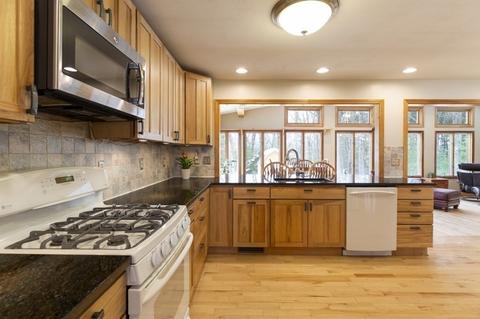 2 Spring Ln, Framingham, MA 01701 photo 3