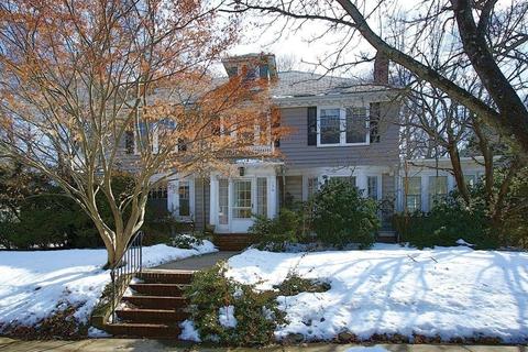 136 Willard Rd, Brookline, MA 02445 photo 1
