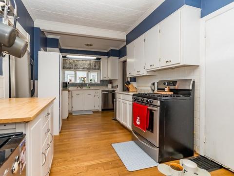 26 Humphrey St, Lowell, MA 01850 photo 9