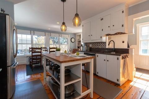 18 Waldron Ct, Marblehead, MA 01945 photo 8
