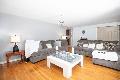 15 Nancy Dr, Webster, MA 01570 photo 2