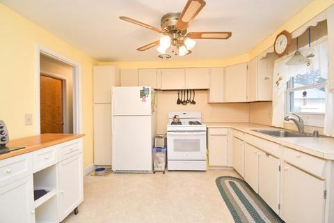 12 Brittany Rd, Springfield, MA 01151 photo 6