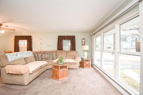 12 Brittany Rd, Springfield, MA 01151 photo 2