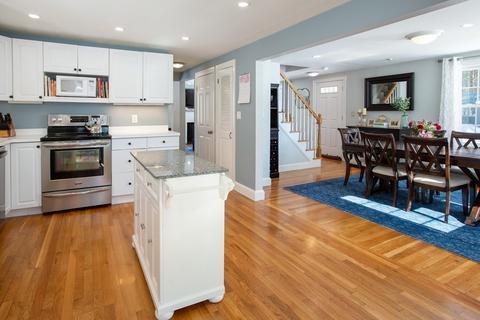 42 Pleasant St, North Reading, MA 01864 photo 3
