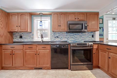 149 Maple St, Warren, MA 01083 photo 3