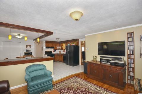 96 Derby St, Worcester, MA 01604 photo 5
