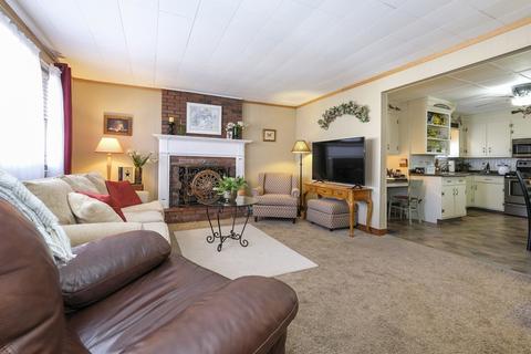 169 Bay State Rd, Chicopee, MA 01020 photo 4