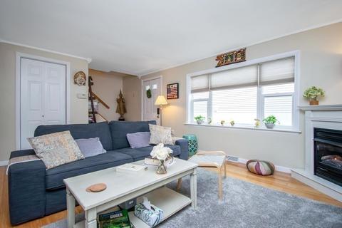 326 Parkerview, Springfield, MA 01129 photo 9