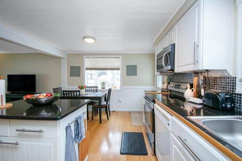 326 Parkerview, Springfield, MA 01129 photo 6