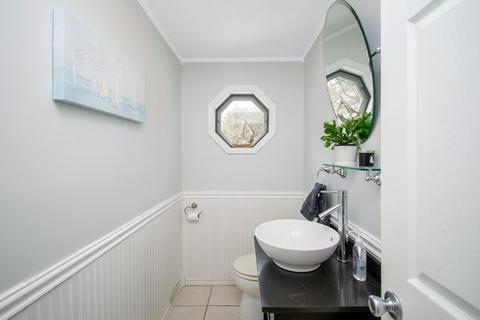 326 Parkerview, Springfield, MA 01129 photo 10