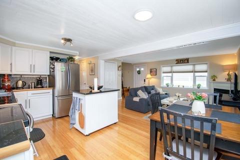 326 Parkerview, Springfield, MA 01129 photo 8