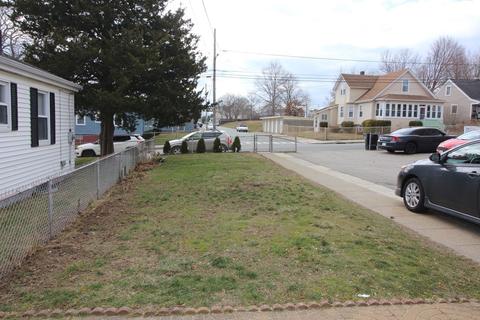448 Buffinton St, Fall River, MA 02721 photo 2