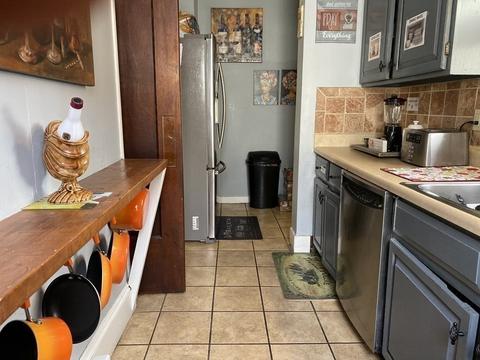 76 Florida St, Springfield, MA 01109 photo 12