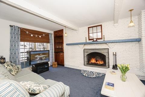 35 Cedar St, Marblehead, MA 01945 photo 18