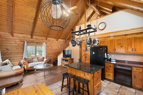 896 Pleasant St, Raynham, MA 02767 photo 5