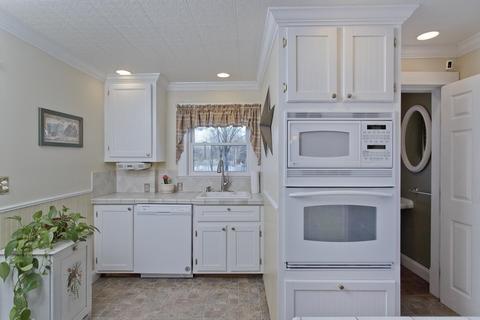 614 Britton St, Chicopee, MA 01020 photo 10