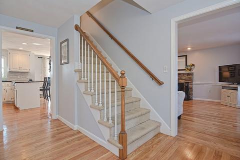 3 Jackson Cir, Franklin, MA 02038 photo 2