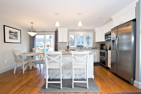 28 Forest St, Danvers, MA 01923 photo 3