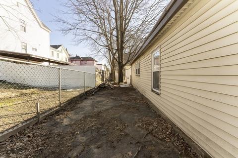 37 Beech St, Lowell, MA 01850 photo 5