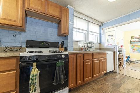 37 Beech St, Lowell, MA 01850 photo 2