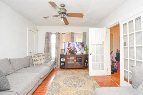 19 Batavia St, Springfield, MA 01109 photo 2