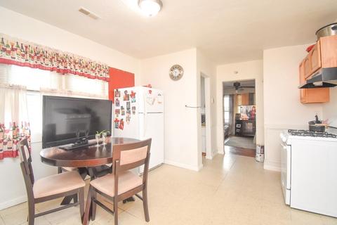 19 Batavia St, Springfield, MA 01109 photo 10