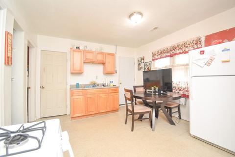 19 Batavia St, Springfield, MA 01109 photo 12