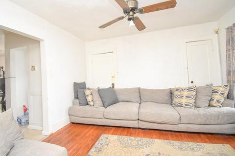 19 Batavia St, Springfield, MA 01109 photo 3