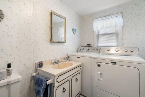 4 Hanson Rd, Saugus, MA 01906 photo 11
