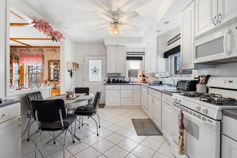 4 Hanson Rd, Saugus, MA 01906 photo 9