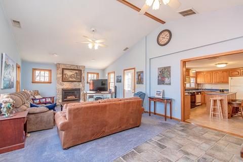 332 Holcomb Rd, Springfield, MA 01118 photo 4