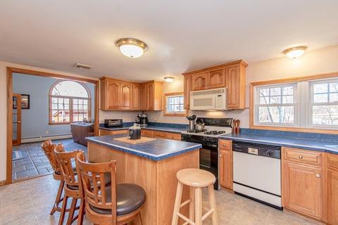 332 Holcomb Rd, Springfield, MA 01118 photo 12