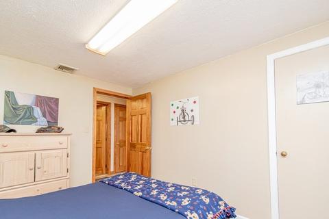 332 Holcomb Rd, Springfield, MA 01118 photo 20
