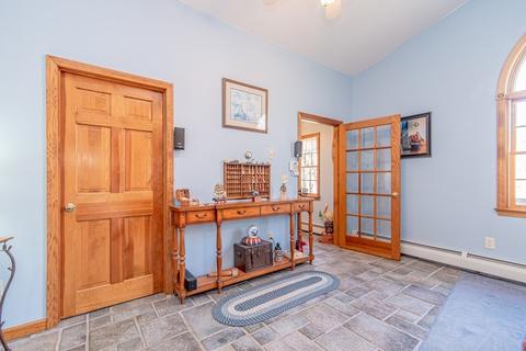 332 Holcomb Rd, Springfield, MA 01118 photo 9