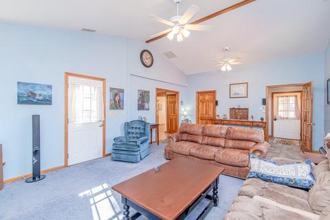 332 Holcomb Rd, Springfield, MA 01118 photo 8