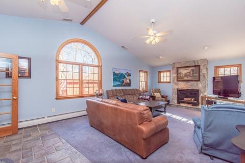 332 Holcomb Rd, Springfield, MA 01118 photo 5