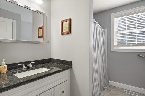 7 Sheldon Rd, Derry, NH 03038 photo 9