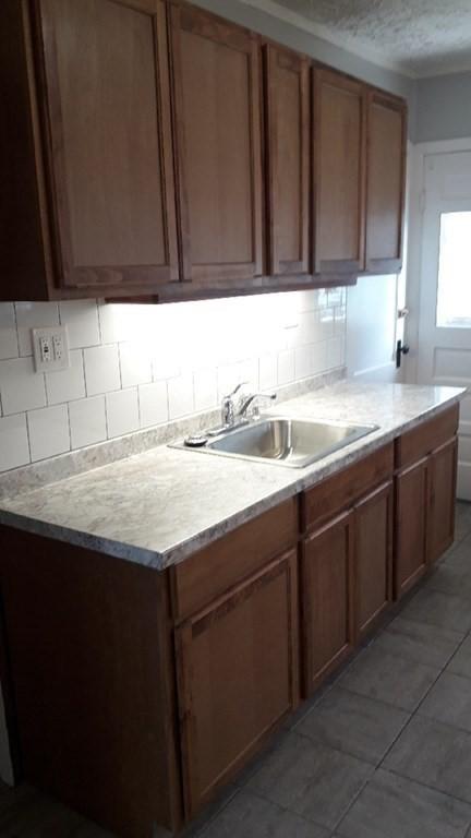 85 Ardmore St, Springfield, MA 01104 photo 11