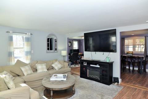 8 Pentucket Ave, Georgetown, MA 01833 photo 4