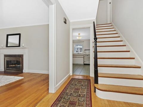 21 Manning St, Needham, MA 02494 photo 2