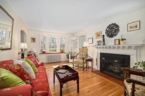6 Grove St, Beverly, MA 01915 photo 4