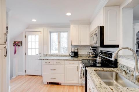 4 W Hill Cir, Reading, MA 01867 photo 7