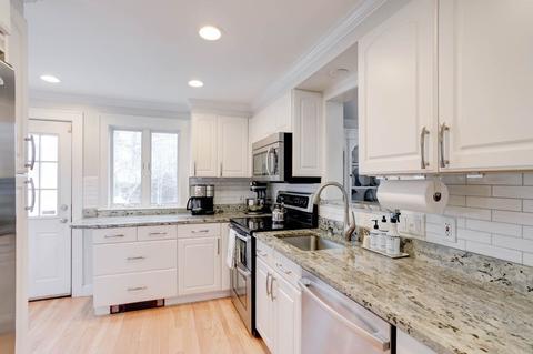 4 W Hill Cir, Reading, MA 01867 photo 8