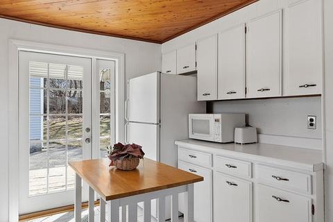 21 Markham Cir, Ayer, MA 01432 photo 3