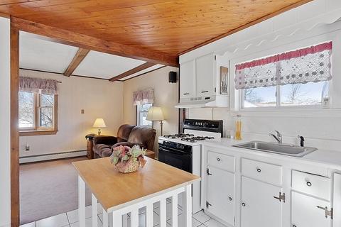 21 Markham Cir, Ayer, MA 01432 photo 4