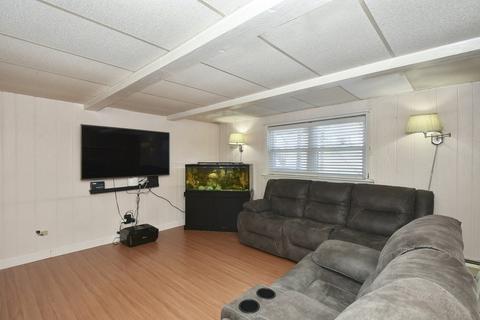 98 Kenberma Rd, Worcester, MA 01604 photo 2